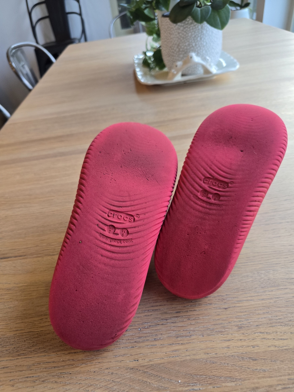 Crocs Mellow Recovery Slide In Red - Picture 6 of 6